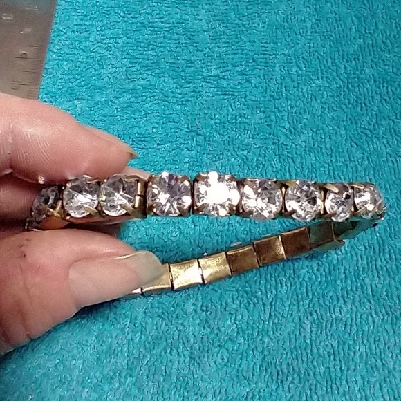 Elegant Goldtone and Crystal Stretch Bracelet Vintage - Picture 1 of 4